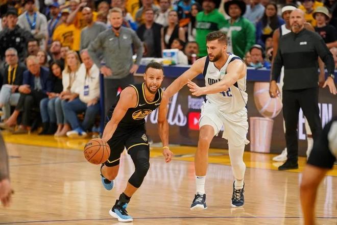 由前锋穆罕 由前锋穆罕